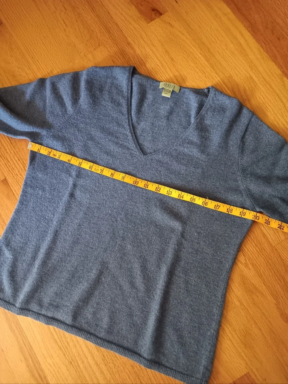 Women's V-Neck Cashmere Sweater in Heather Blue